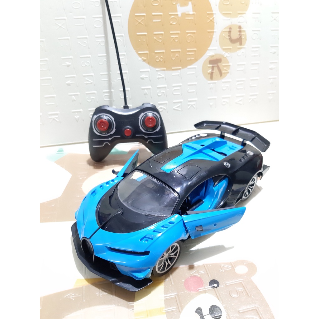 Trò chơi chiếc ô tô kiểu dáng siêu xe sử dụng điều khiển từ xa có đèn, cửa xe đóng mở dễ dàng, siêu đẹp