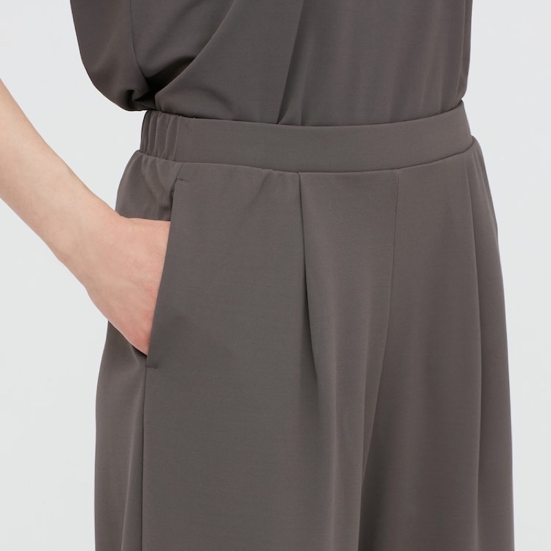 Quần tây nữ ống rộng thanh lịch, duyên dáng của UNIQLO