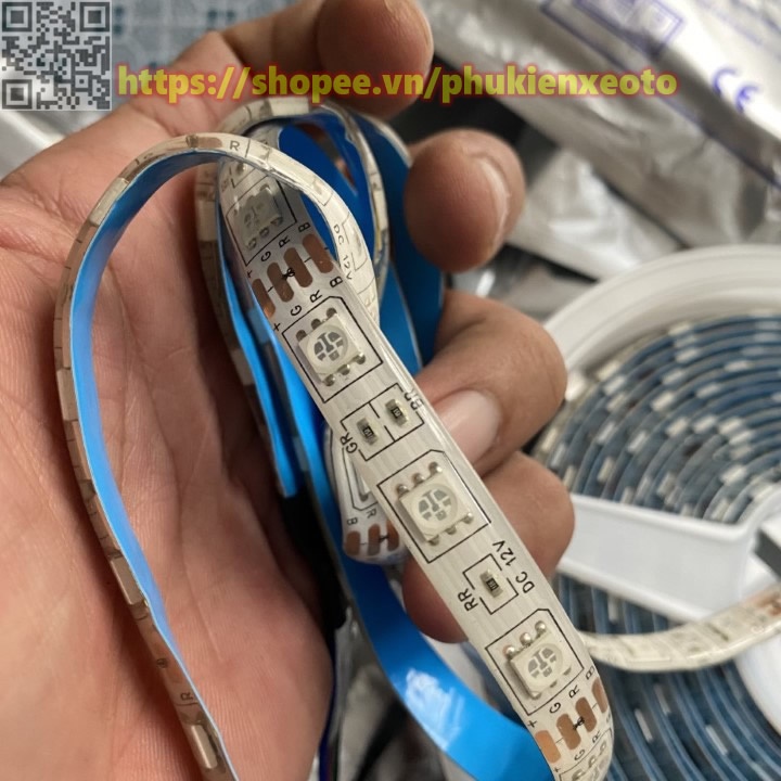 LED RGB nháy theo nhạc 16 triệu màu điều khiển bằng app điện thoại