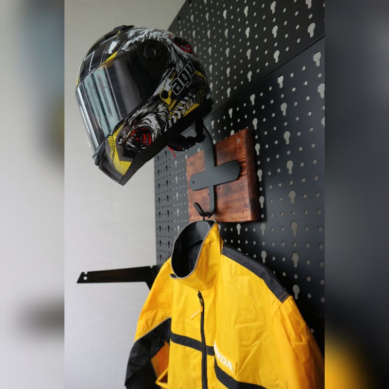 Giá móc treo nón bảo hiểm mô tô ,xe máy.