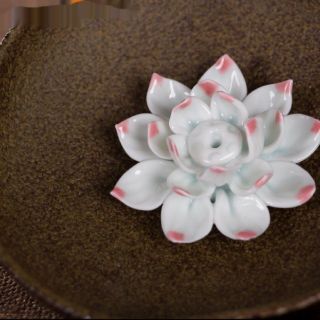 ĐẾ HOA SEN GỐM ĐỂ CẮM NHANG , TRẦM NỤ