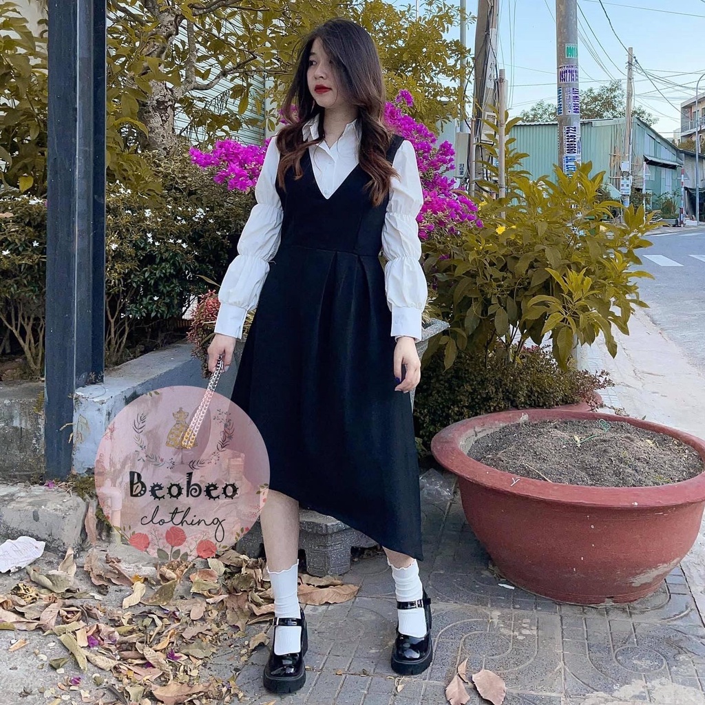 Set áo sơ mi tay phồng kèm đầm yếm đen xéo tà vintage