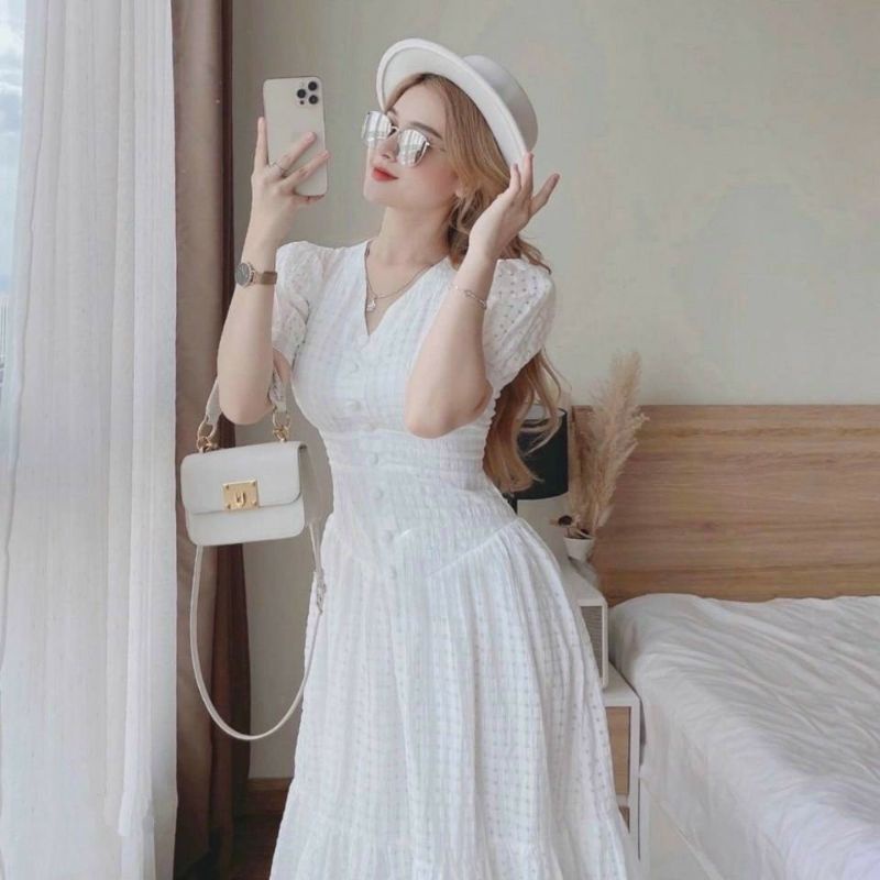 Đầm trăng cổ V nút bọc xòe xinh xắn White Dress