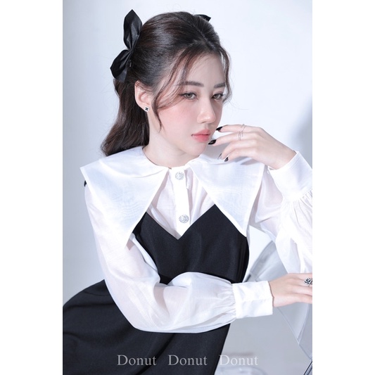 Set váy yếm đen mix áo tơ trắng