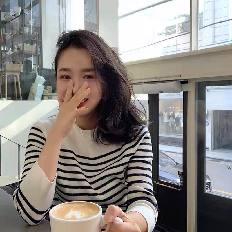 Áo len dài tay kẻ ngang nữ tính