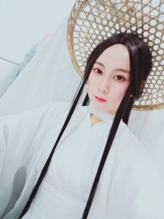 Hán phục trắng