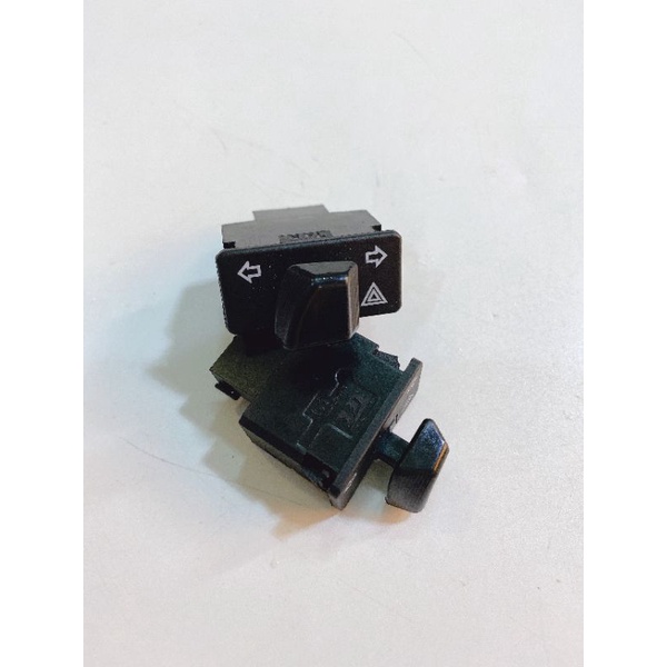 Nút xinhan tích hợp Hazard gắn như zin không cần chế dành cho các dòng xe future , WS110 , WA17...