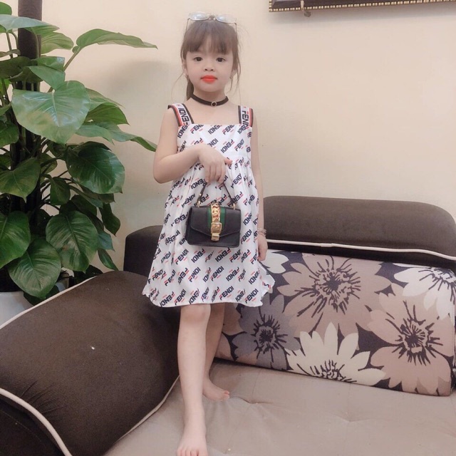 Siêu phẩm mới của Fendi. Váy bé gái cao cấp lên fom cực chuẩn. Sz dành cho bé từ 2-8t (12-30kg) ♥️♥️
