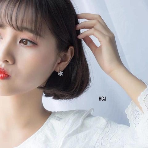 Bông tai bấm chất liệu bạc ta hình hoa xinh xắn