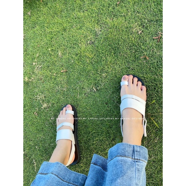Giày Sandals xỏ ngón quai ngang phối màu trắng đen
