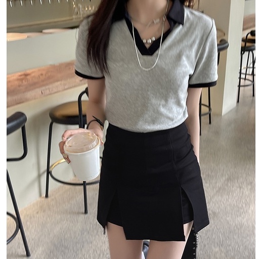 Áo thun tay ngắn cổ chữ V màu tương phản phong cách Hàn Quốc cho nữ