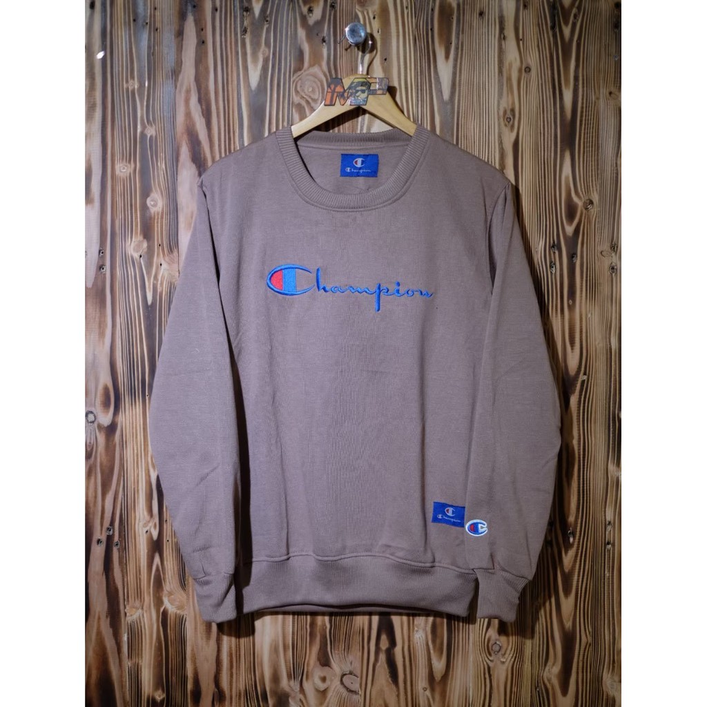 Mocca Áo Sweater Cổ Tròn In Chữ Champion Cá Tính