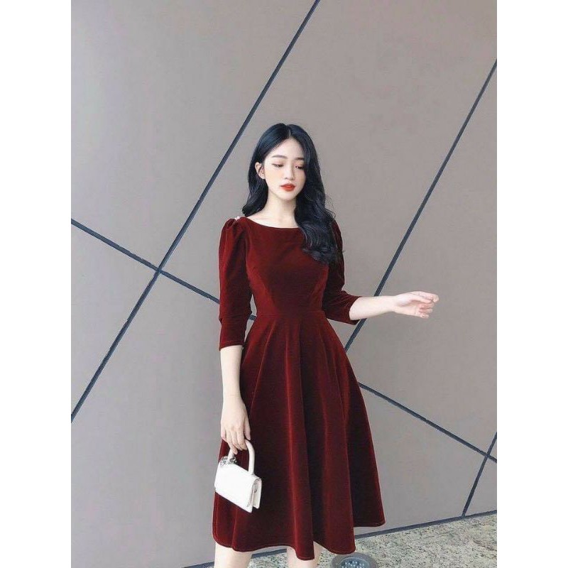 Váy nhung xòe tay lỡ đính ngọc vai
