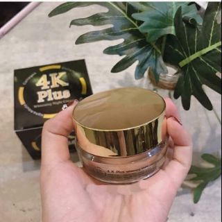 Kem trắng da mặt ban đêm