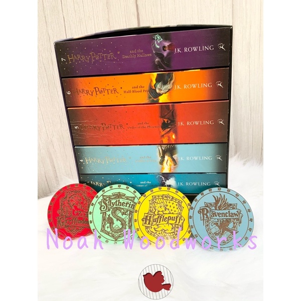 Trọn bộ 4 LÓT LY GỖ Harry Potter, kèm khay trưng bày [Set 4 Harry Potter Coasters+ 1 comb tray]