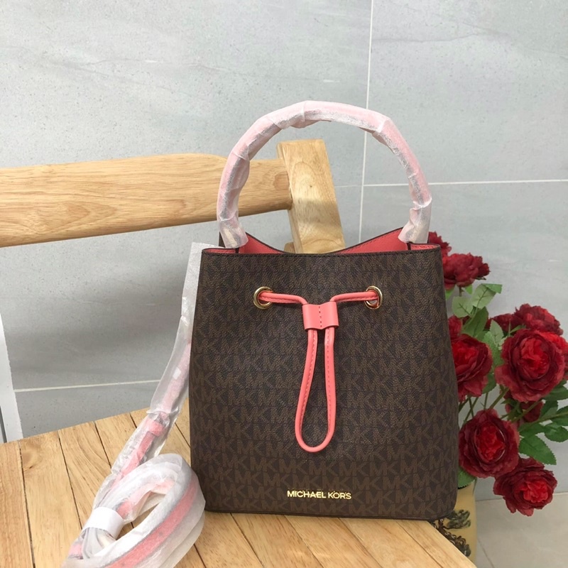 Túi Suri Bucket Michael Kors size 21 chính hãng