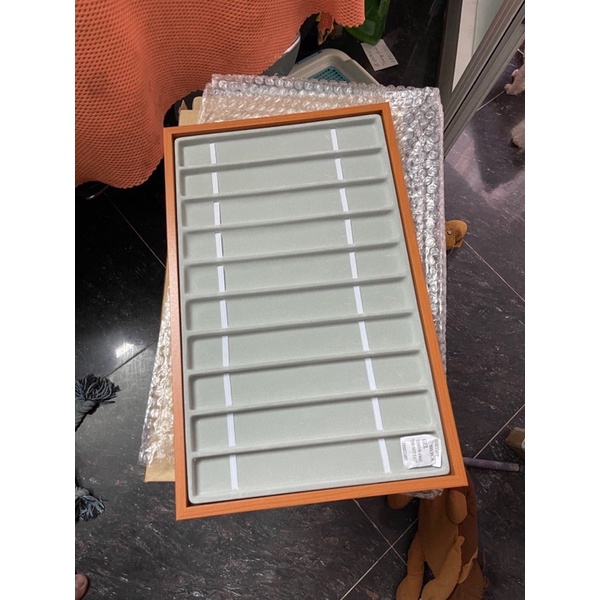 Khay trưng bày dây đồng hồ và đồng hồ