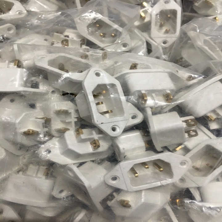 Ổ căm điên 3 chân