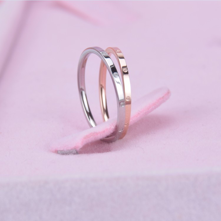 Nhẫn bảng mỏng xinh thép titan không đen không rỉ