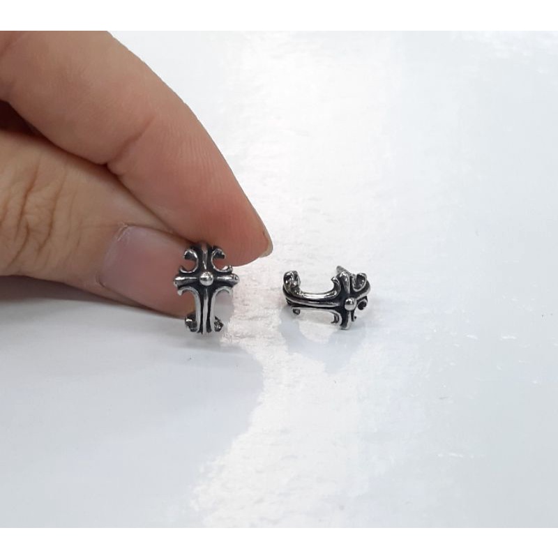 KHUYÊN TAI CHROME HEART CÁ TÍNH