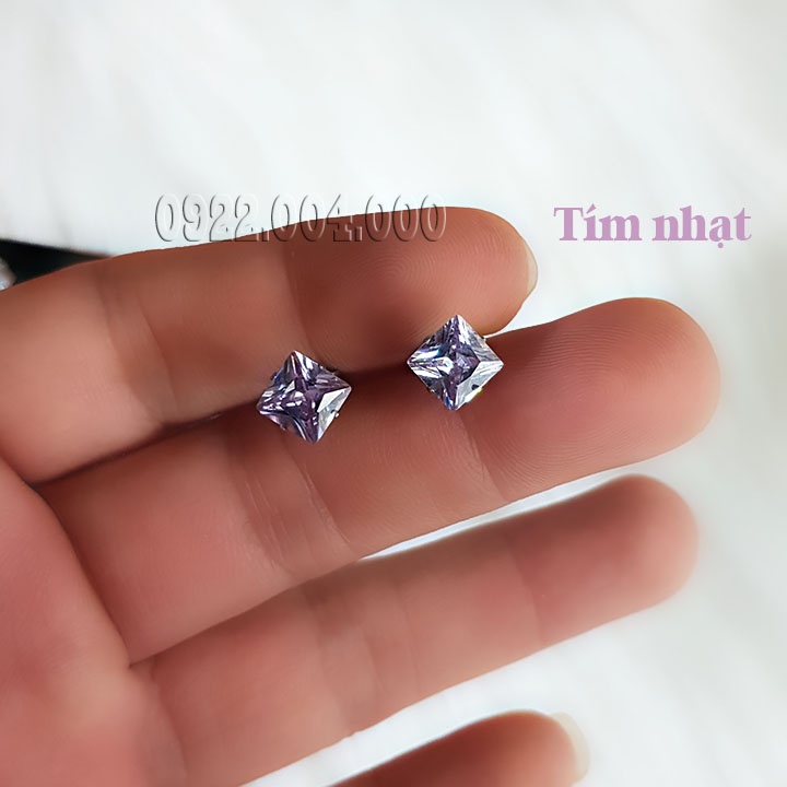 Bông tai đá màu vuông (1 chiếc) đủ kích thước.