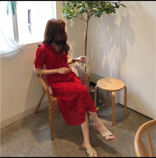 Váy đỏ chấm bi nhí