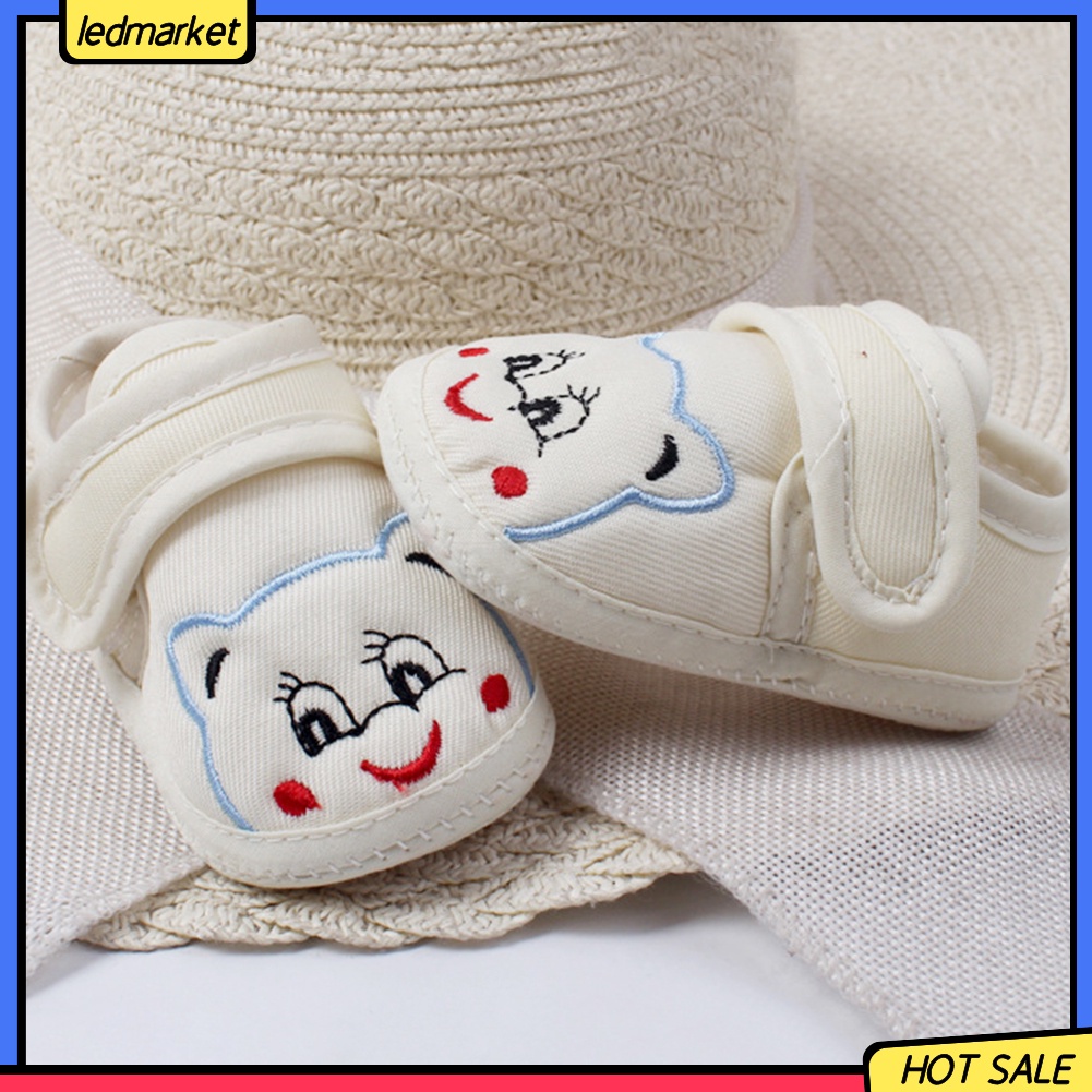 Giày Em Bé Hình Con Gấu Dễ Thương Đế Chống Trượt