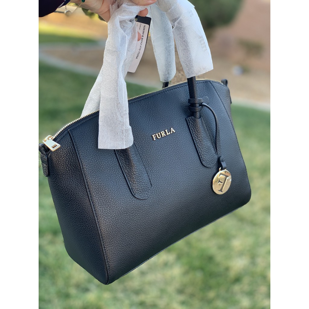 Túi xách nữ chính hãng Furla  Size 26cm đựng thoải mái đồ, đen truyền thống