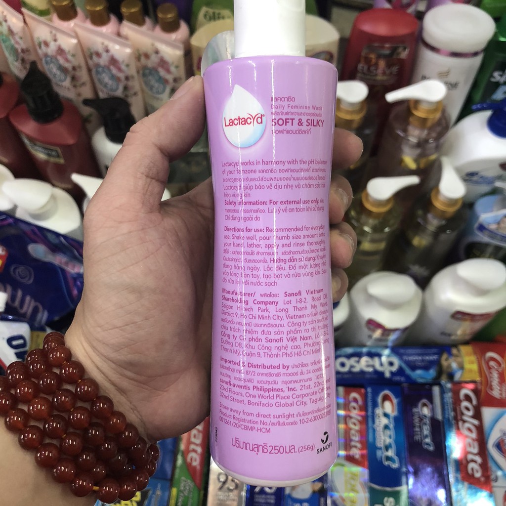 Dung Dịch Vệ Sinh Phụ Nữ Lactacyd Soft & Silky (250ml)