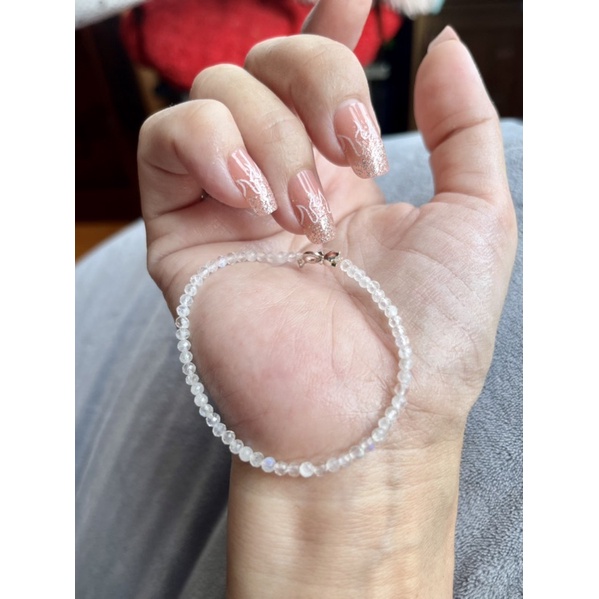 Vòng tay đá mặt trăng loại hạt giác size bé 3.5 li