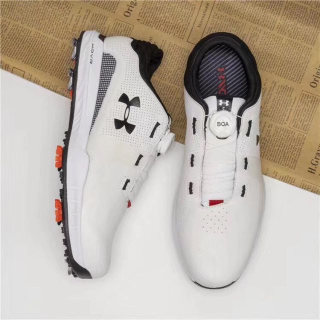 Giày golf under núm vặn