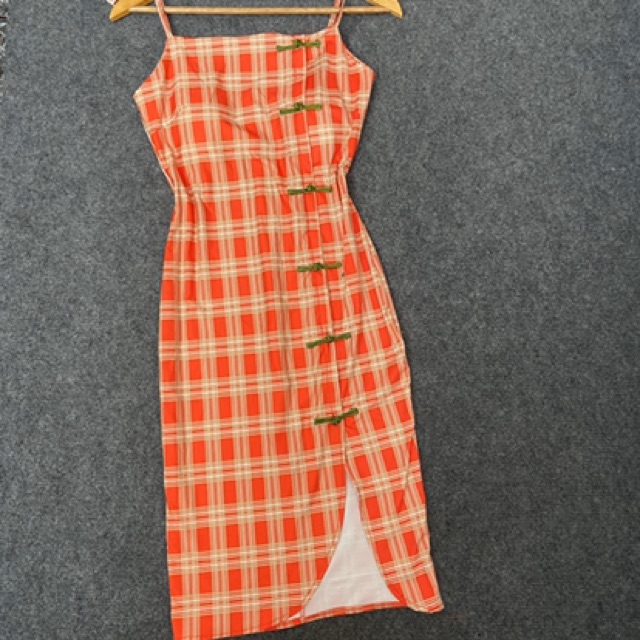 Váy đầm nữ body caro hai dây phối nút kiểu tàu, váy xẻ tà,, kèm mút ngực chất thun dẻo phù hợp đi tiệc, đi chơi | BigBuy360 - bigbuy360.vn