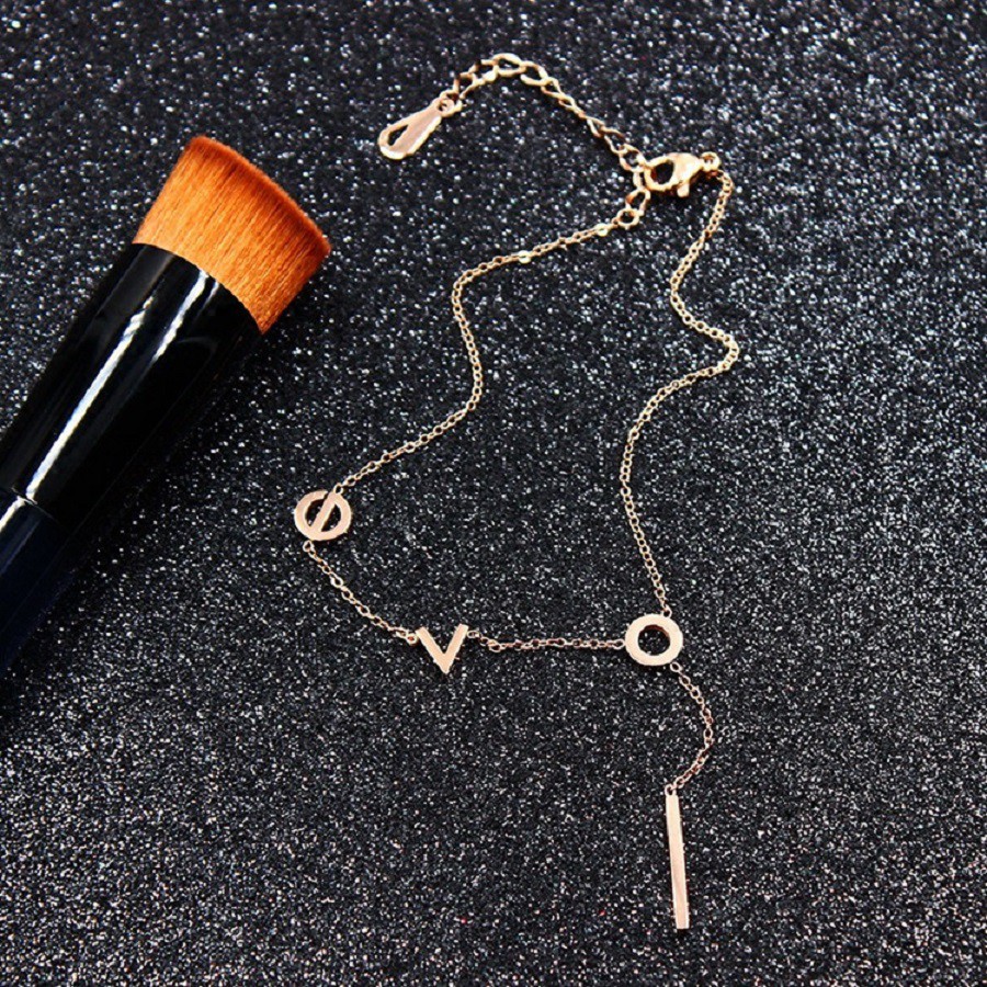 Lắc chân chữ LOVE sang trọng - Titan vĩnh viễn không đen