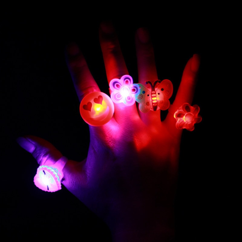 Set 5 chiếc nhẫn đồ chơi có đèn LED nhiều kiểu dáng dễ thương cho bé