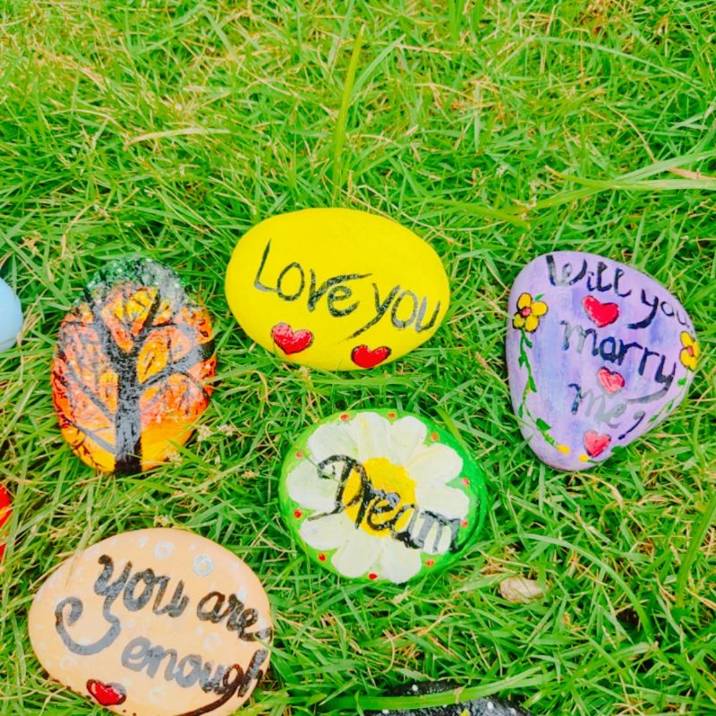 Đá cuội vẽ tay