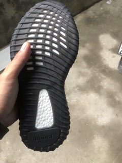 ( đủ hôp) giày yz 350 đỏ đen ( đủ size 36 đến 43)