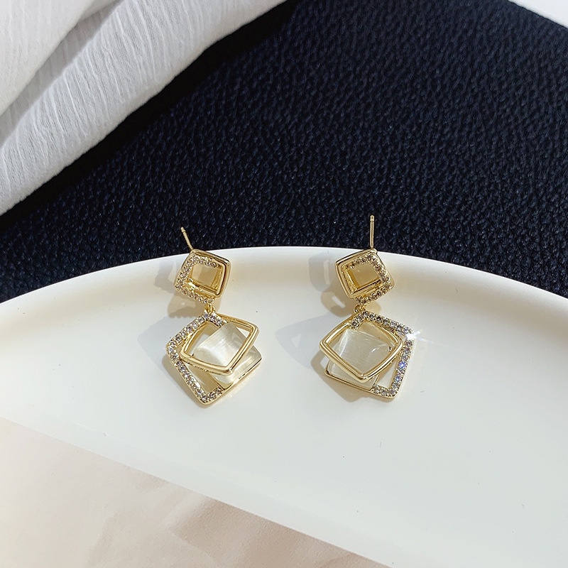 Bông tai nữ phong cách hàn quốc tre trung năng động,khuyên tai nữ LIana