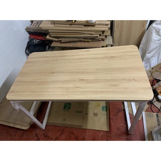 Bàn học chân sắt