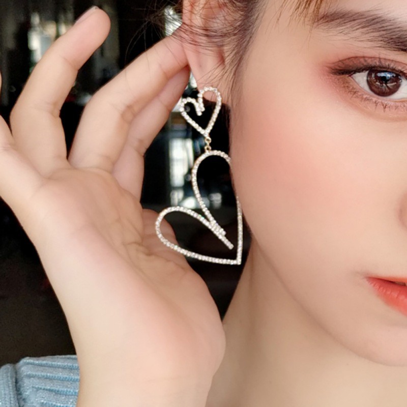 Khuyên tai hình trái tim đính đá thanh lịch