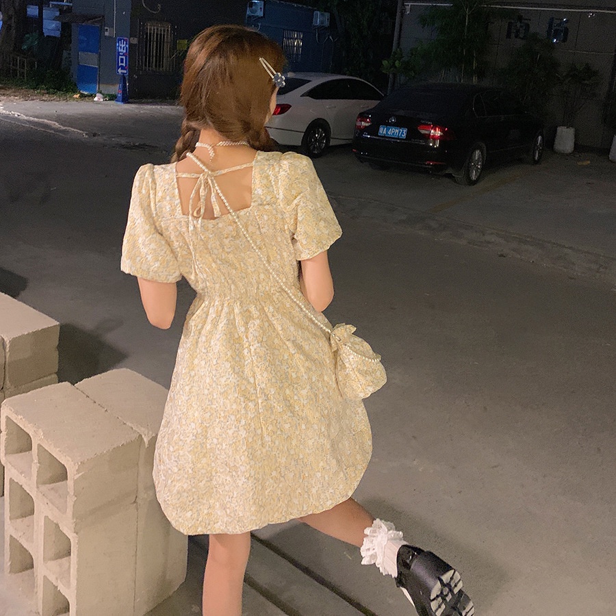 Đầm hoa tay phồng cổ vuông phong cách thời trang Pháp quý phái dành cho nữ