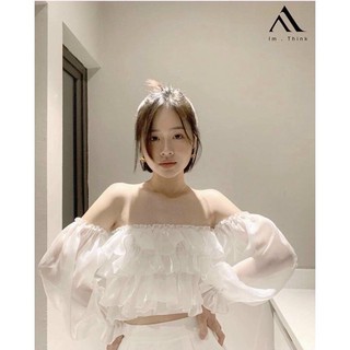 Áo crop trễ vai bèo xếp nhiều tầng kim tuyến