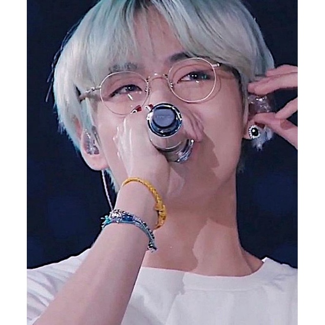 Vòng tay hạt đá Cheap Moment Kim Taehyung