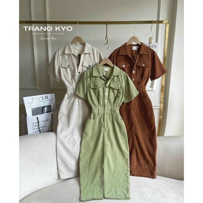 Váy nhung tăm xẻ trước cúc đồng thắt đai