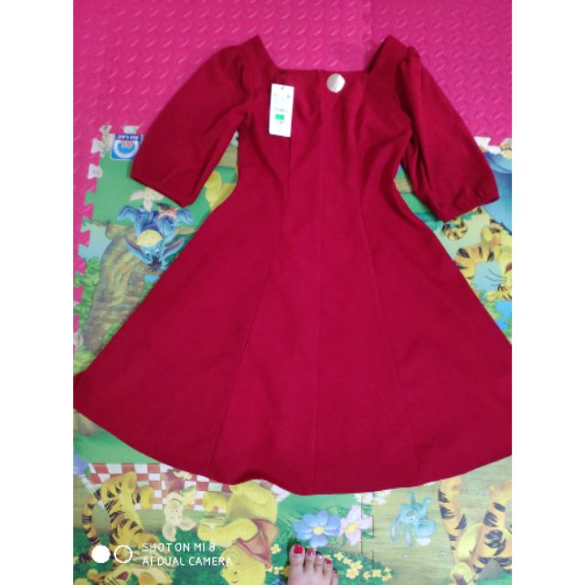 Váy nhung của zara size L. Màu đỏ. Phù hợp bạn nào cao1.6m cân nặng 54 kg.