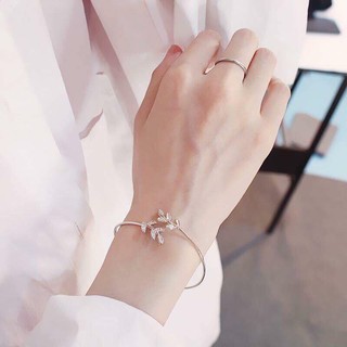 Vòng tay chiếc lá