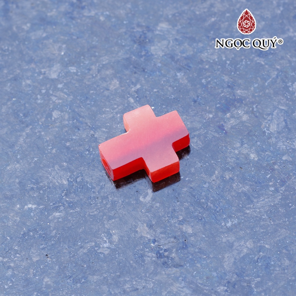 Mặt dây chuyền thánh giá xỏ ngang CT huyết - Ngọc Qúy