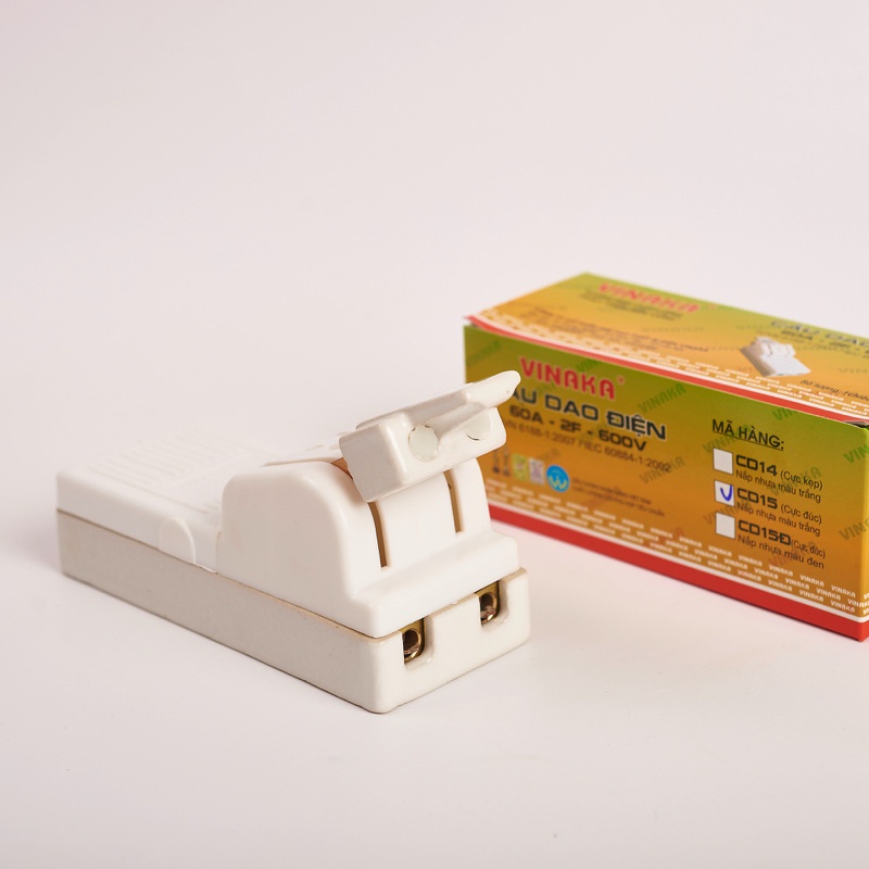 Cầu dao điện 2 pha VINAKA đế sứ cách điện CD15