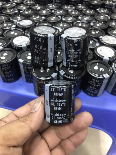 Một Cặp tụ 200v 1800u