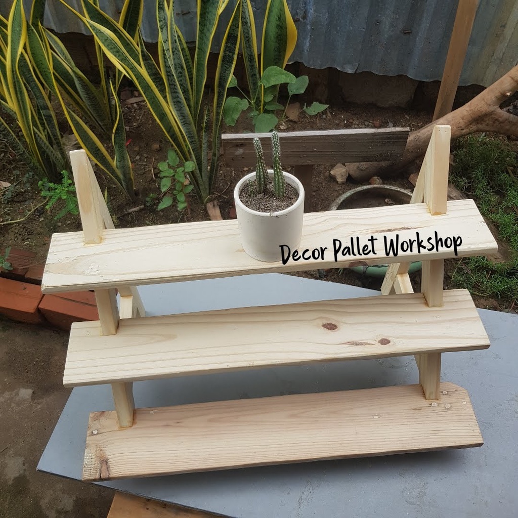 Kệ 3 tầng hình tháp chất liệu gỗ thông đa năng dùng để sen đá, chậu cảnh mini, trưng bày sản phẩm, để gia vị nhà bếp