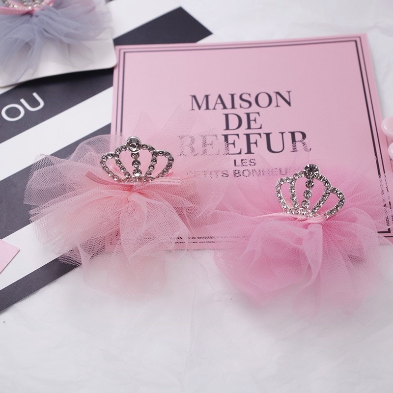 Cài tóc cho bé vương miện